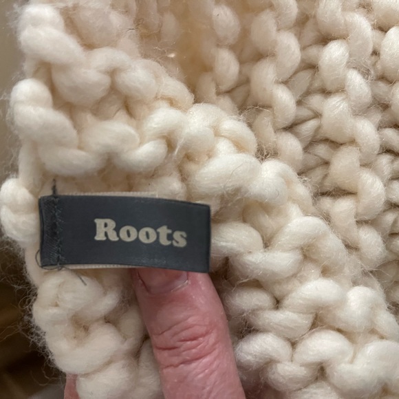ROOTS Oversized Chunky Knit Scarf | Cozy Winter Essential Cream Neutral - Picture 6 of 11